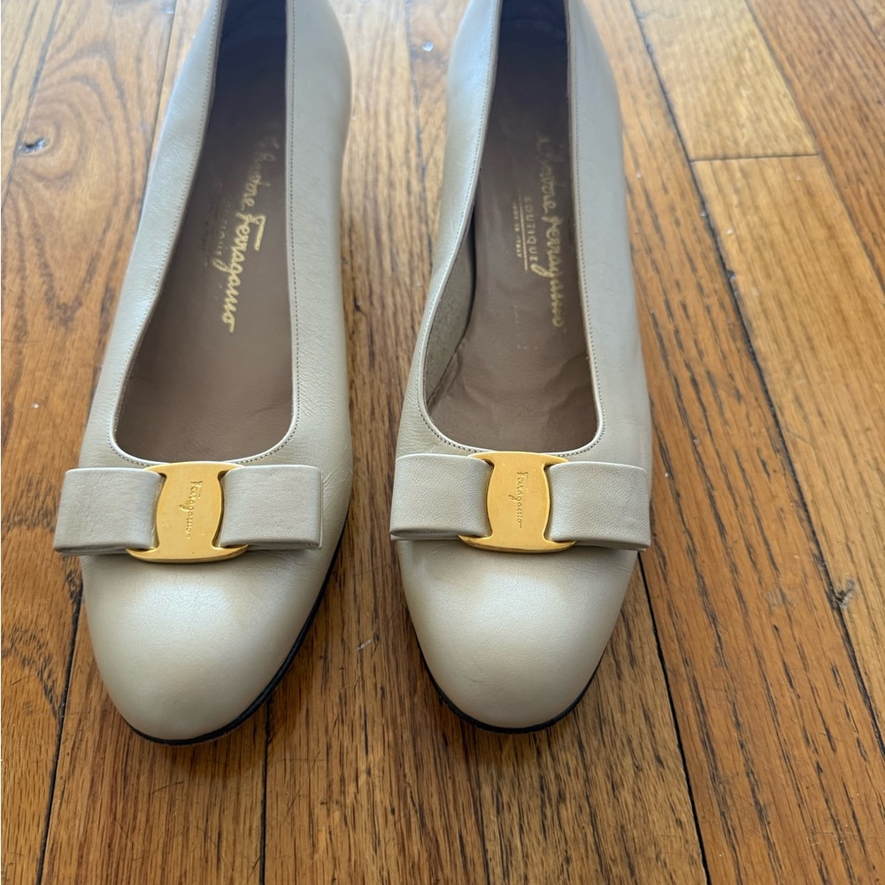 Salvatore Ferragamo Women's Cream Leather Flats